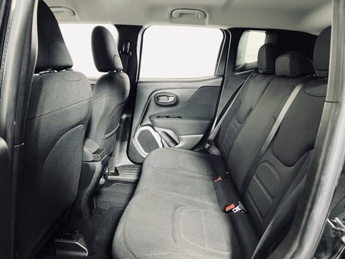 Used 2018 Jeep Renegade Latitude image 12