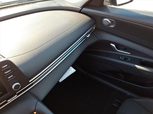 Used 2023 Hyundai Elantra SEL image 28
