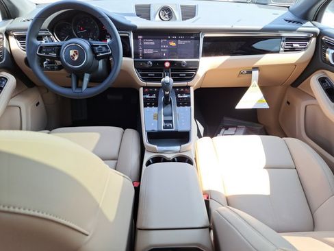 Certified 2025 Porsche Macan AWD/4WD image 16