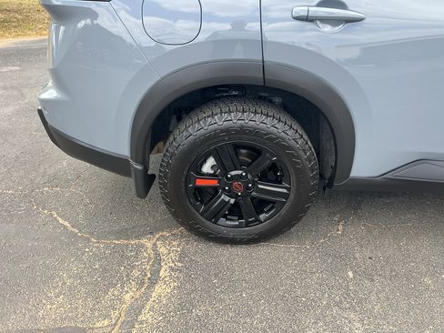 Used 2025 Nissan Rogue SV image 9