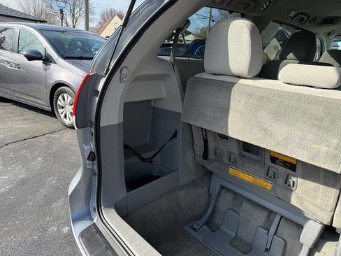 Used 2014 Toyota Sienna LE FWD image 71
