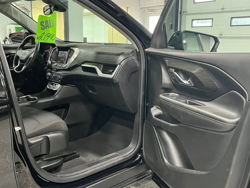 Used 2022 GMC Terrain SLE w/ Driver Convenience Package image 8
