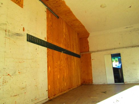 Used 2004 Ford E-350 and Econoline 350 Super Duty image 4