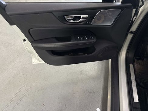 Used 2020 Volvo V60 T5 Cross Country image 19