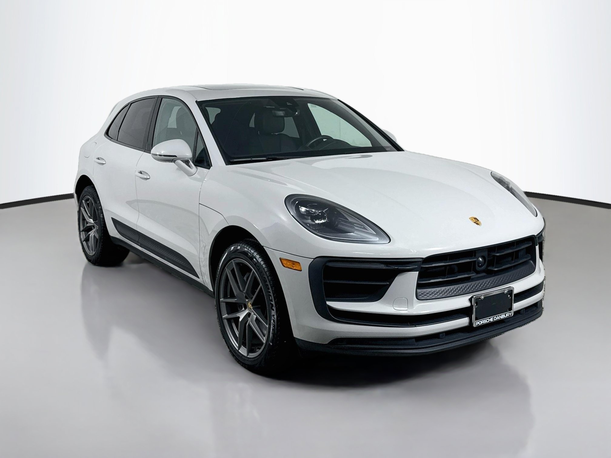 Certified 2023 Porsche Macan AWD/4WD image 7