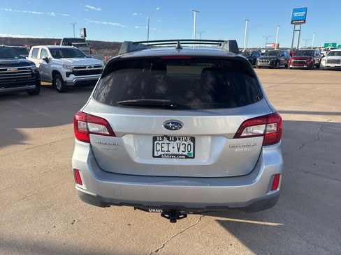 Used 2017 Subaru Outback 2.5i Premium image 6