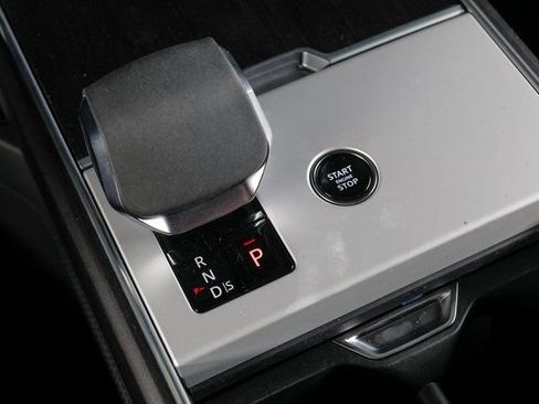 New 2025 Land Rover Range Rover SE image 15