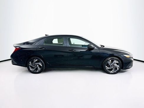 Used 2025 Hyundai Elantra SEL FWD image 10