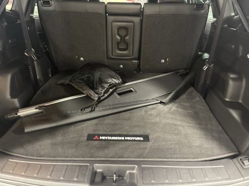 Used 2023 Mitsubishi Outlander SE image 12