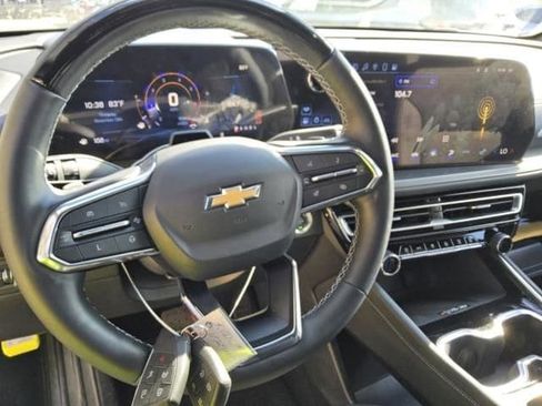 Used 2024 Chevrolet Traverse LT w/ Enhanced Driving Package image 6