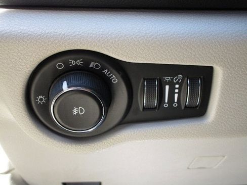 Used 2019 Chrysler Pacifica Touring-L Plus w/ Advanced Safetytec Group FWD image 19