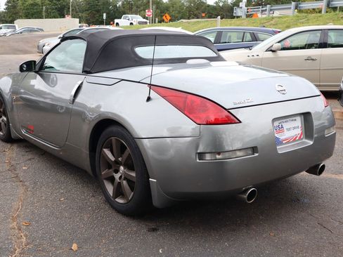 Used 2005 Nissan 350Z Touring image 4