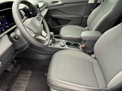 New 2026 Volkswagen Taos SE image 8