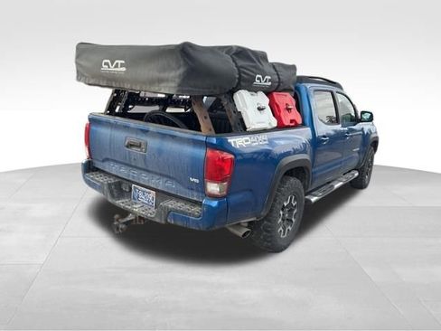 Used 2017 Toyota Tacoma TRD Off-Road image 5