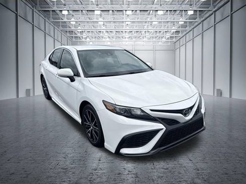 Used 2022 Toyota Camry SE w/ Convenience Package FWD image 7