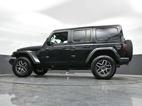 Used 2025 Jeep Wrangler Unlimited Sahara AWD/4WD image 46