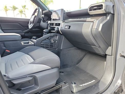 Used 2025 Toyota Tacoma TRD Sport image 21