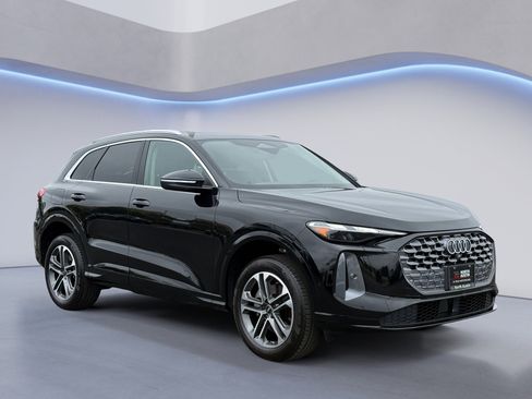 Certified 2025 Audi Q5 Premium w/ Convenience Package AWD/4WD image 3