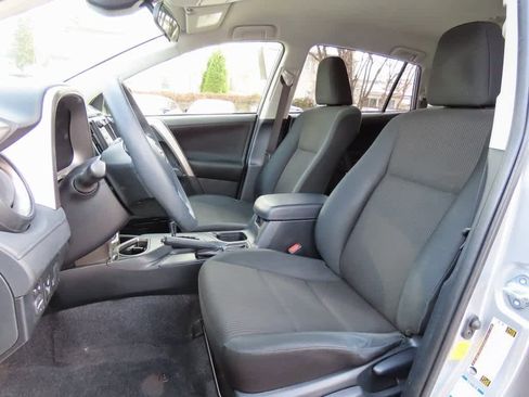 Used 2018 Toyota RAV4 LE image 13