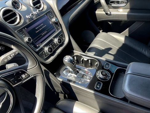Used 2019 Bentley Bentayga AWD/4WD image 17