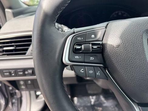 Used 2018 Honda Accord Touring image 11