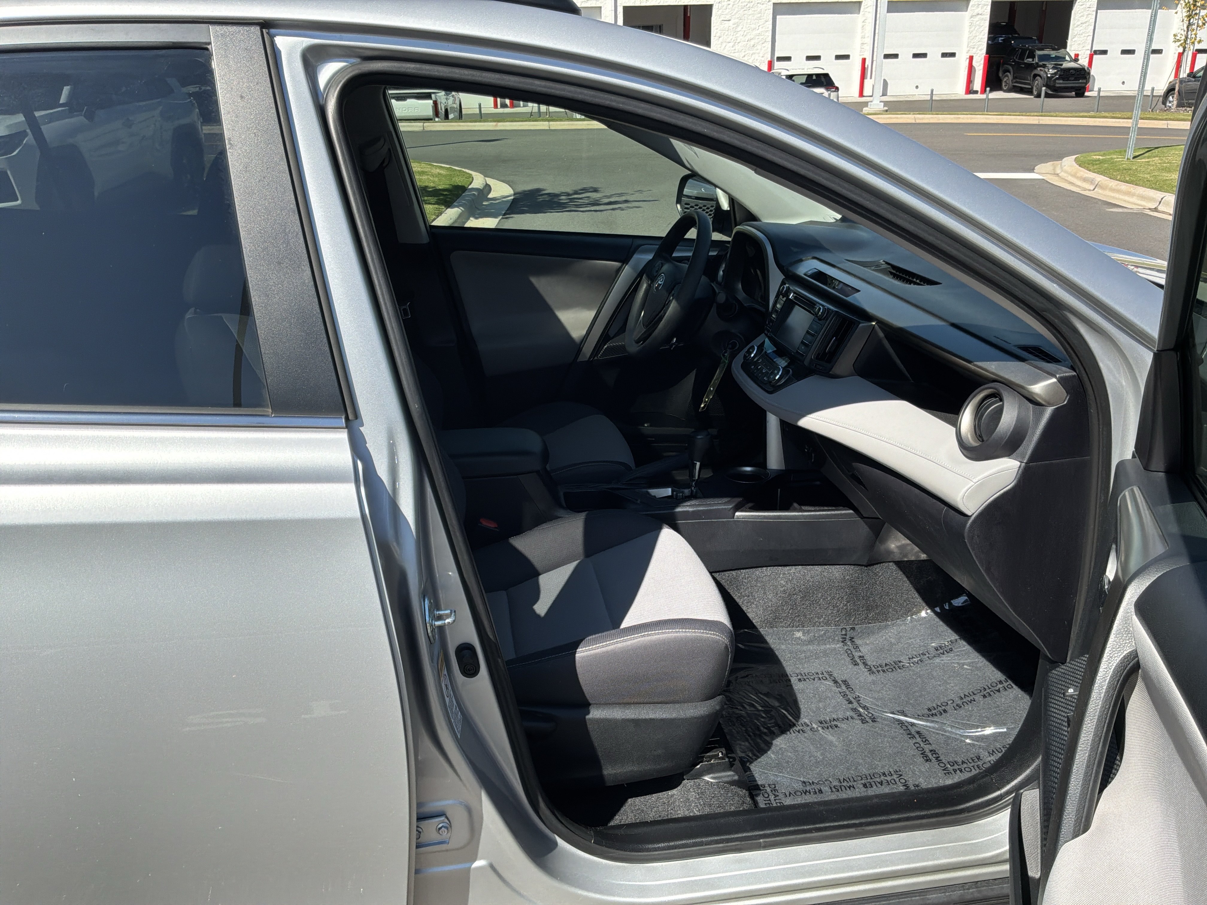 Used 2014 Toyota RAV4 XLE FWD image 32