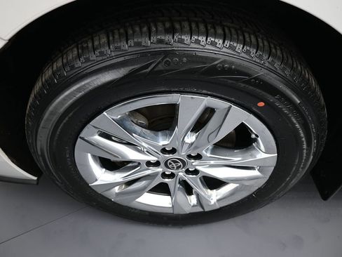 Certified 2024 Toyota Sienna Limited image 14