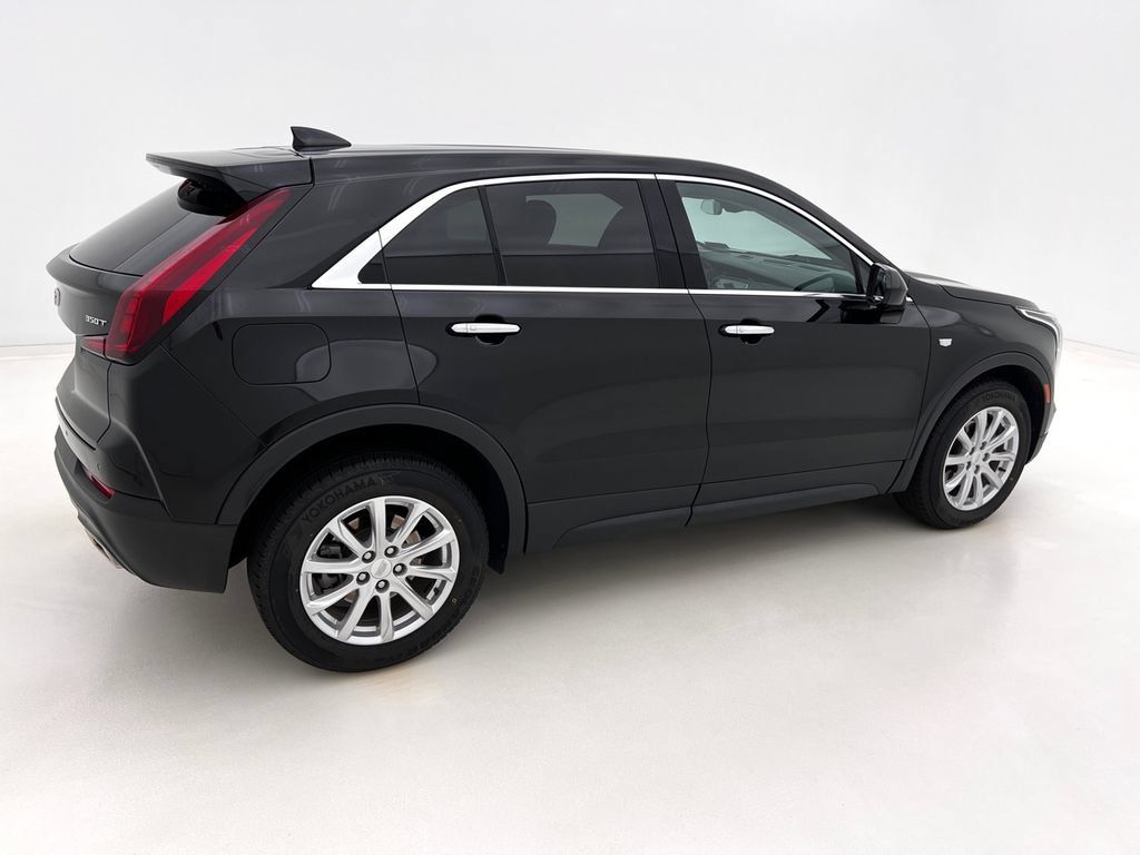 Used 2021 Cadillac XT4 Luxury w/ Cold Weather Package AWD/4WD image 6