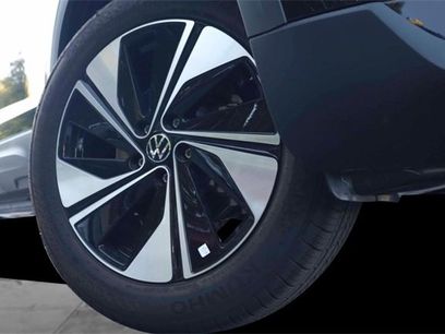 New 2025 Volkswagen Taos SE