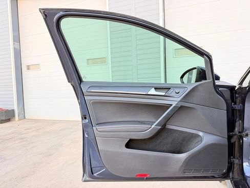 Used 2017 Volkswagen GTI SE FWD image 13