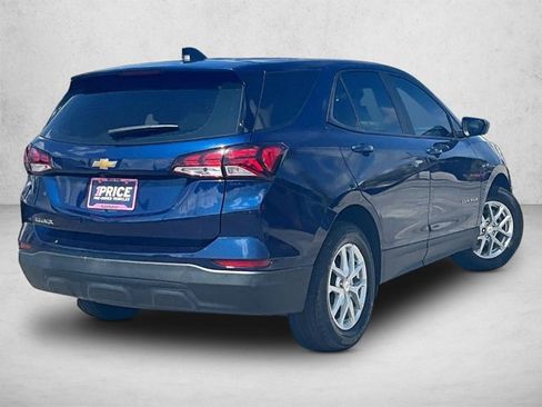 Used 2023 Chevrolet Equinox LS FWD image 2