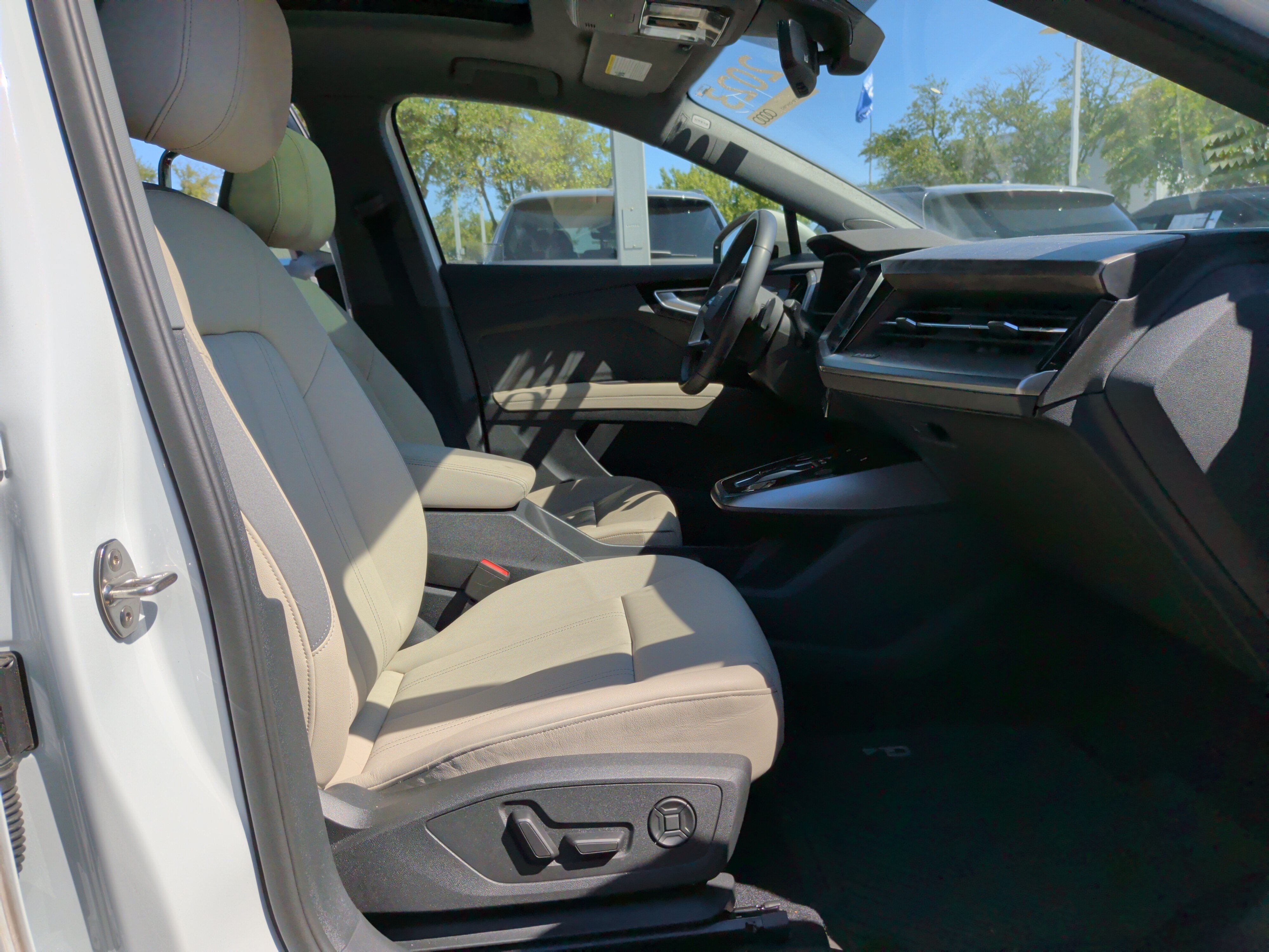 Used 2023 Audi Q4 e-tron Premium Plus w/ Premium Plus AWD/4WD image 34