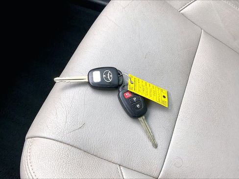 Used 2015 Toyota Camry LE FWD image 15