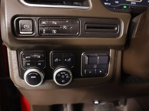 Used 2023 GMC Yukon SLT w/ SLT Premium Package AWD/4WD image 9