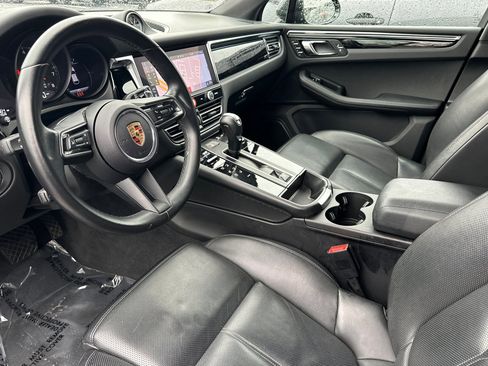Used 2024 Porsche Macan AWD/4WD image 4