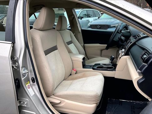 Used 2013 Toyota Camry LE image 8