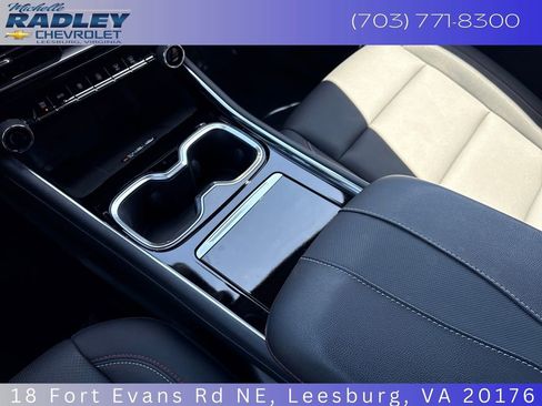 Used 2024 Chevrolet Traverse Z71 w/ Enhanced Driving Package AWD/4WD image 22
