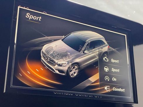 Used 2019 Mercedes-Benz GLC 300 4MATIC w/ AMG Line image 23