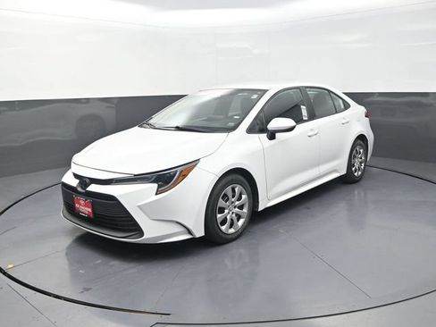 Used 2024 Toyota Corolla LE FWD image 3
