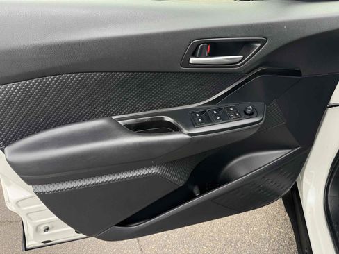 Used 2019 Toyota C-HR LE FWD image 5