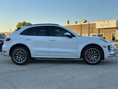 Used 2017 Porsche Macan Turbo image 8