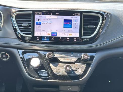 New 2026 Chrysler Pacifica Select image 23