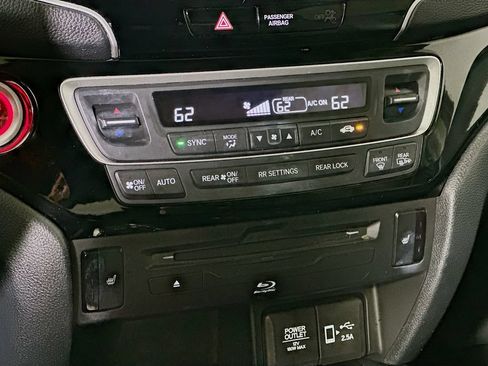 Certified 2021 Honda Pilot Touring image 14