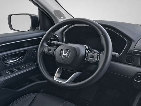 Used 2025 Honda Pilot Touring image 17