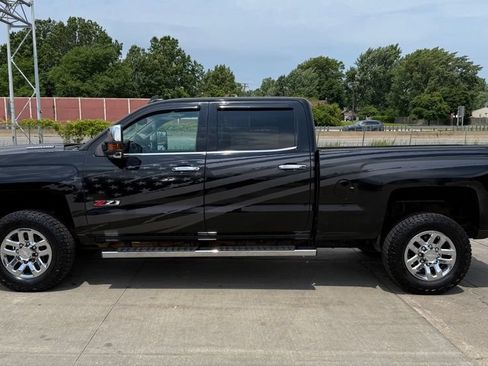 Used 2019 Chevrolet Silverado 2500 LTZ w/ Duramax Plus Package AWD/4WD image 11