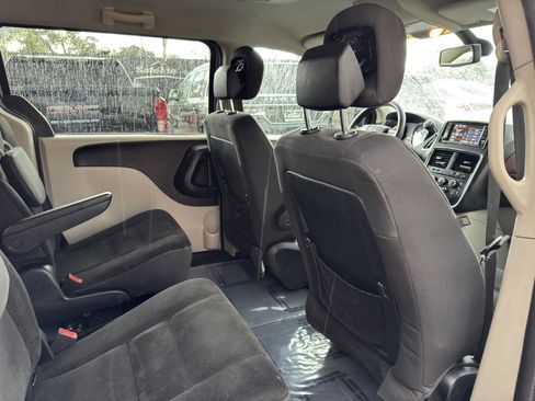 Used 2019 Dodge Grand Caravan SE FWD image 31