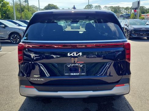 New 2026 Kia Carnival FWD image 5