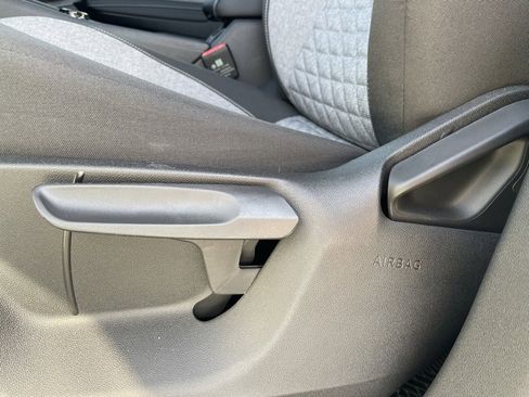 Used 2025 Volkswagen Tiguan S image 11