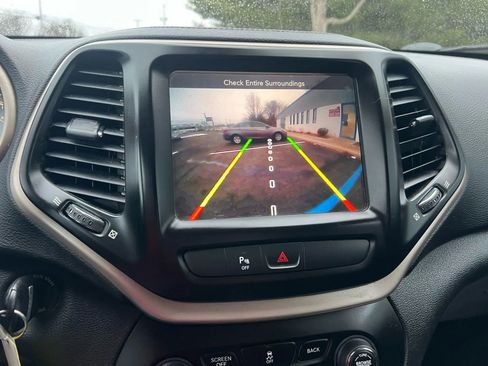 Used 2016 Jeep Cherokee Latitude w/ Safety/Convenience Group image 14