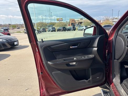 Used 2017 Chevrolet Traverse Premier image 9